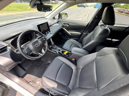 Used 2025 Toyota Corolla Cross XLE FWD image 15