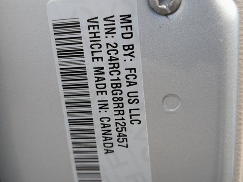 Used 2024 Chrysler Pacifica Touring-L FWD image 22