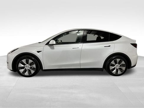 Used 2022 Tesla Model Y Long Range image 2