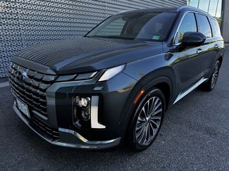 Used 2023 Hyundai Palisade Calligraphy image 1