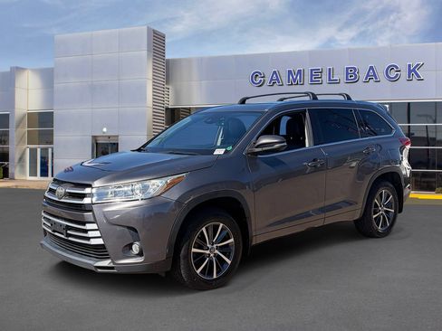 Used 2018 Toyota Highlander XLE AWD/4WD image 2