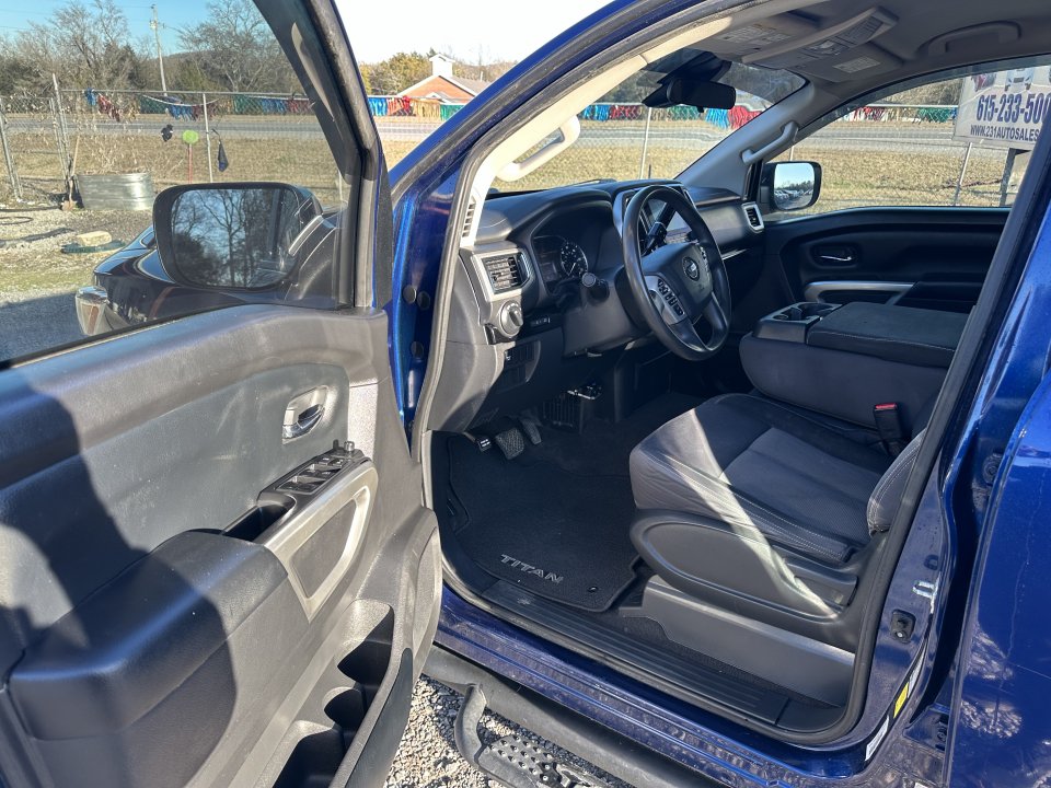 Used 2021 Nissan Titan 4x4 Crew Cab image 14