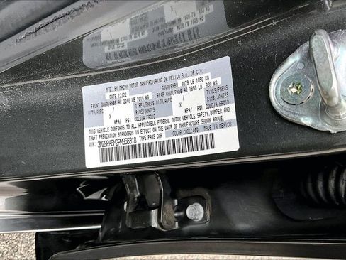 Used 2023 MAZDA MAZDA3 s image 31