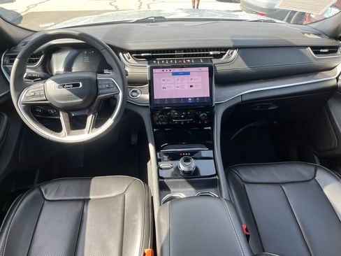 Used 2024 Jeep Grand Cherokee L Limited w/ Luxury Tech Group II image 17