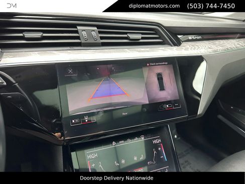 Used 2021 Audi e-tron Prestige image 38