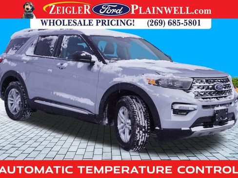 Used 2024 Ford Explorer XLT w/ Equipment Group 202A image 4