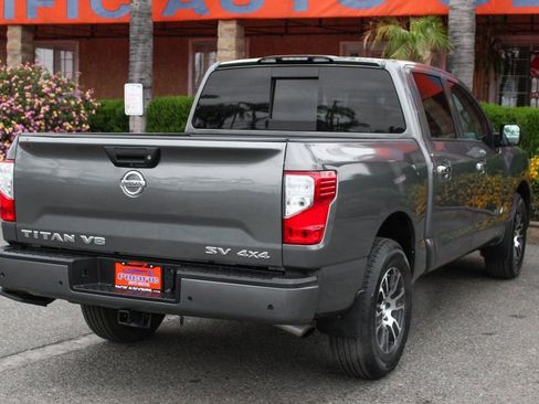 Used 2021 Nissan Titan SV w/ SV Convenience Package image 9