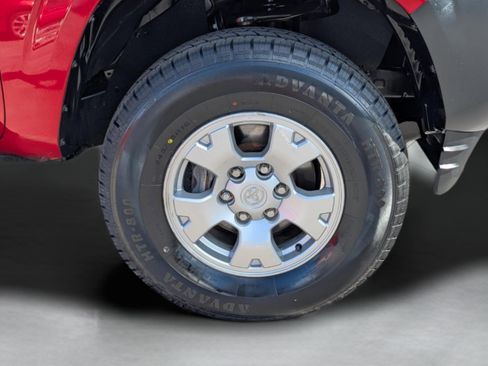 Used 2018 Toyota Tacoma SR image 10