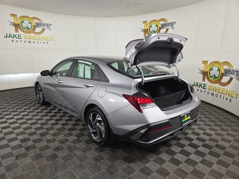 Used 2025 Hyundai Elantra Sport FWD image 30
