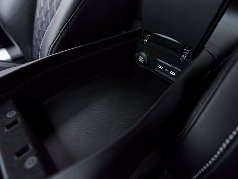 Used 2024 Aston Martin DB12 Coupe image 60