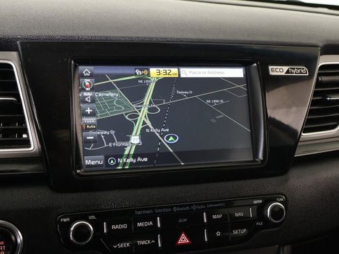 Used 2019 Kia Niro S Touring image 7