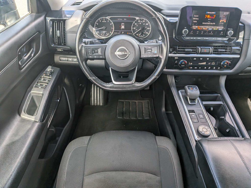 Used 2025 Nissan Pathfinder SV AWD/4WD image 18