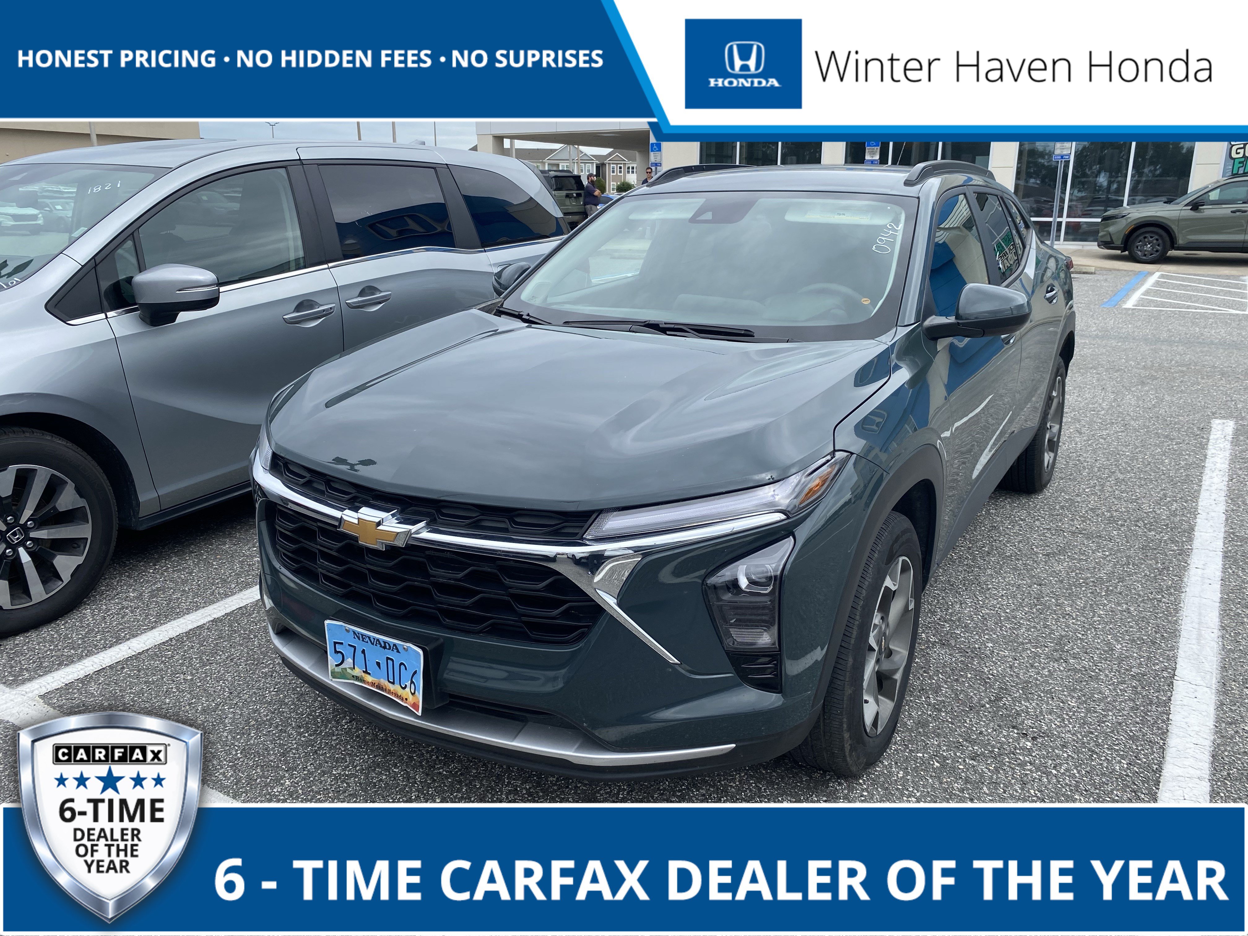 Used 2025 Chevrolet Trax LT FWD image 1