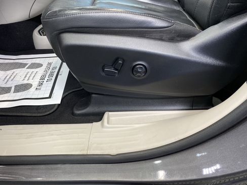 Certified 2020 Chrysler Pacifica Touring-L image 13