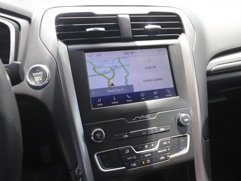 Used 2020 Ford Fusion SE FWD image 19