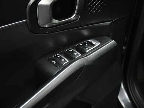 Used 2023 Kia Sorento LX image 10