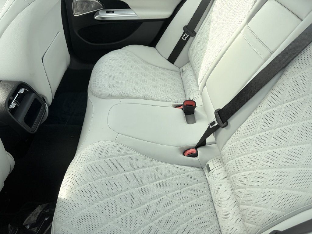 Used 2024 Mercedes-Benz E 450 4MATIC Sedan image 8