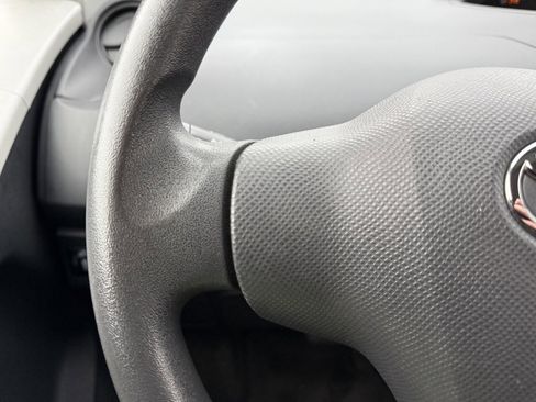 Used 2011 Toyota Yaris 4-Door Hatchback image 24