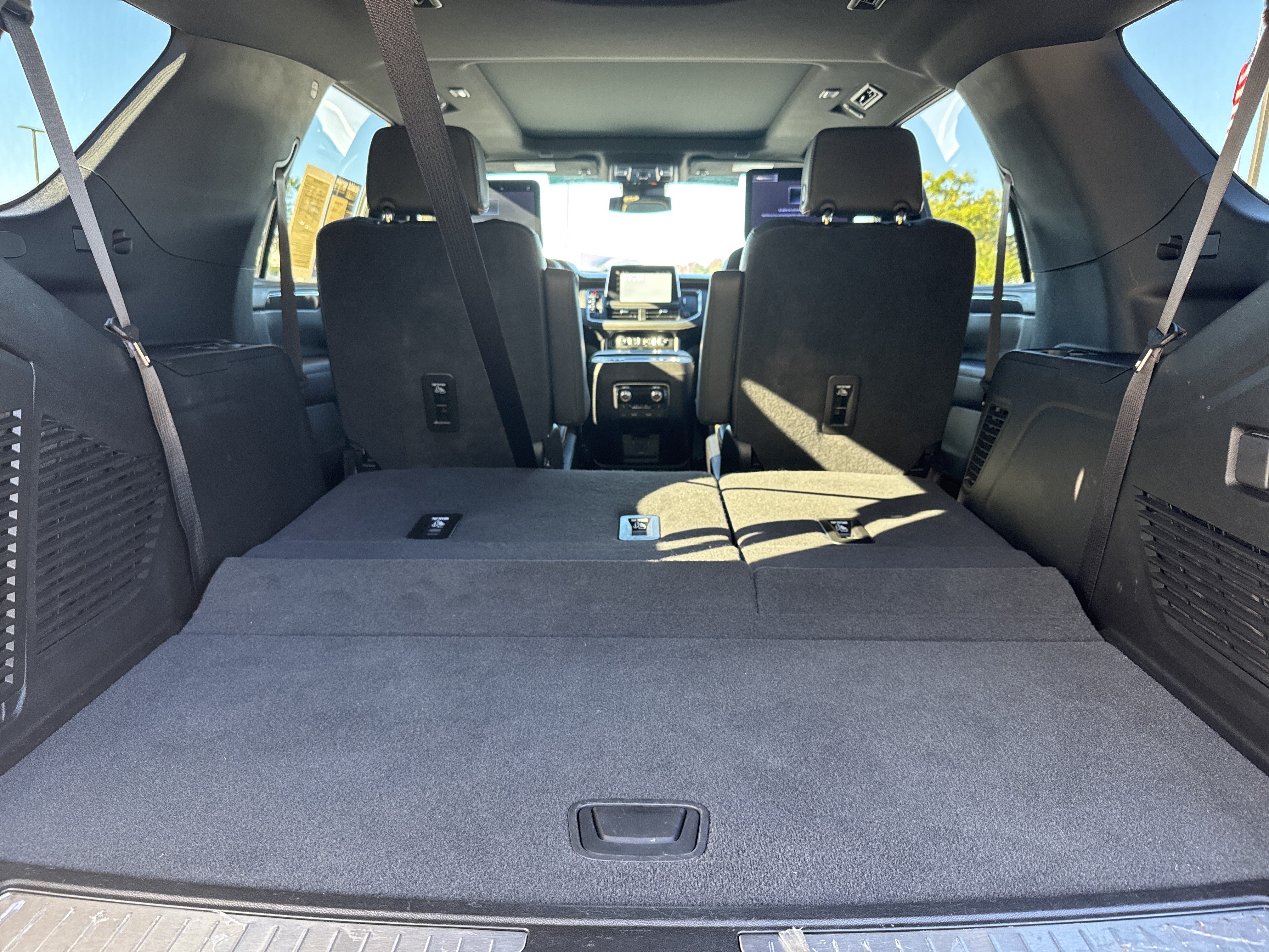 Used 2024 GMC Yukon AT4 w/ AT4 Premium Plus Package AWD/4WD image 36