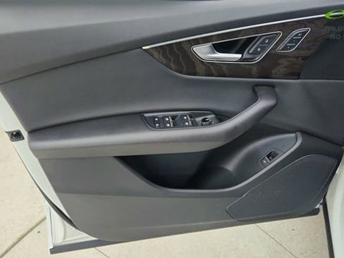 Used 2023 Audi Q8 Premium w/ Convenience Package AWD/4WD image 36