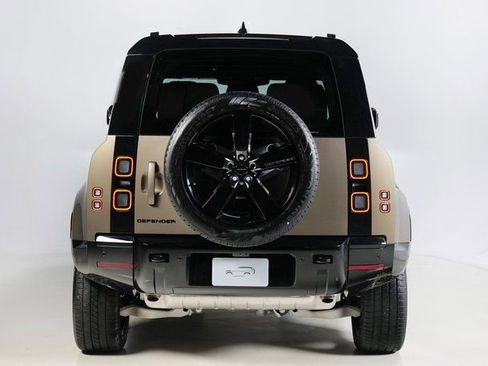 New 2026 Land Rover Defender 110 X-Dynamic SE image 7