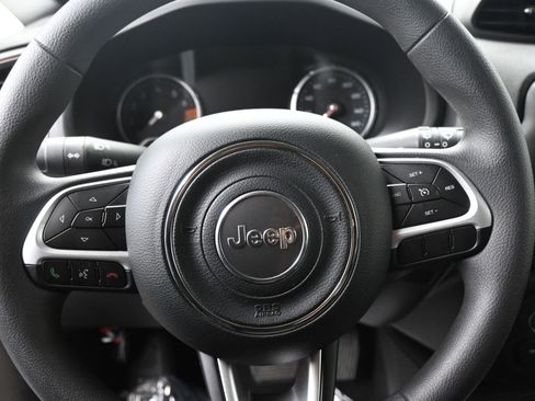 Used 2023 Jeep Renegade Latitude image 14