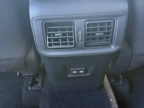 Used 2025 Toyota RAV4 XLE AWD/4WD image 39