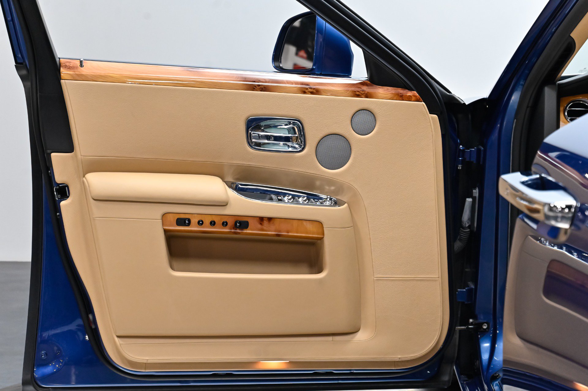 Used 2012 Rolls-Royce Ghost RWD image 29