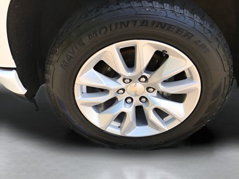 Used 2021 Chevrolet Silverado 1500 Custom AWD/4WD image 21