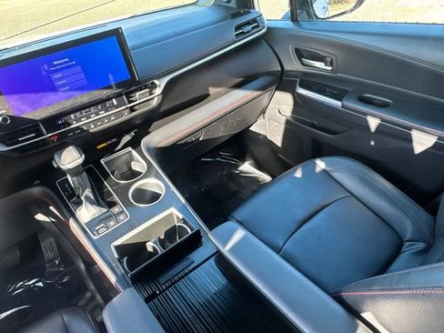 Certified 2025 Toyota Sienna XSE image 31