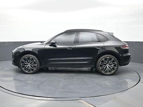 Certified 2024 Porsche Macan AWD/4WD image 2