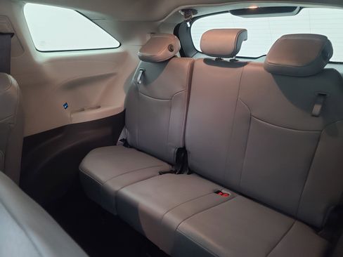 Used 2024 Toyota Sienna XLE image 19