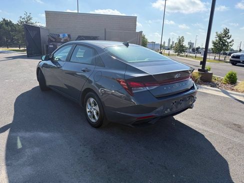 Used 2023 Hyundai Elantra SE w/ Preferred Accessory Package FWD image 6