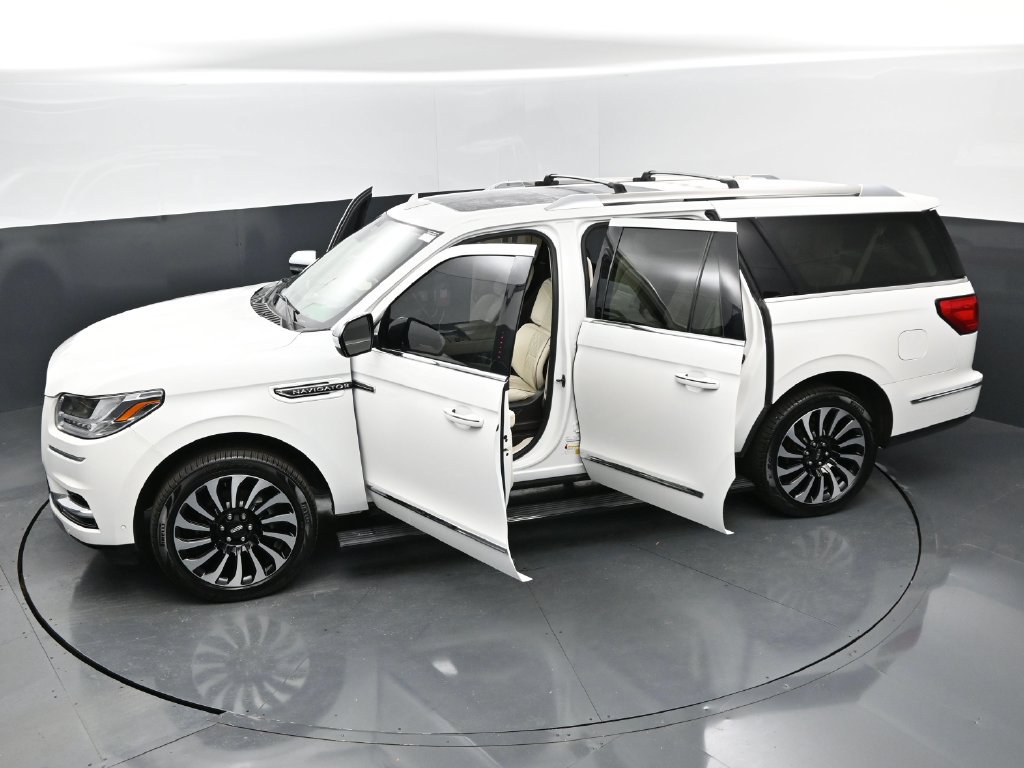 Used 2021 Lincoln Navigator L Black Label w/ Cargo Convenience Package AWD/4WD image 36