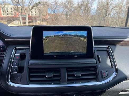 Used 2022 Chevrolet Suburban LT image 19