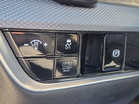 Used 2023 Kia Sportage LX image 9