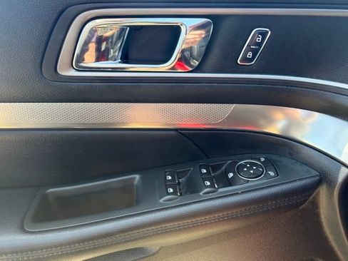 Used 2019 Ford Explorer XLT w/ Equipment Group 202A FWD image 11