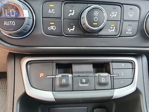 Used 2024 GMC Terrain SLE w/ Driver Convenience Package FWD image 16