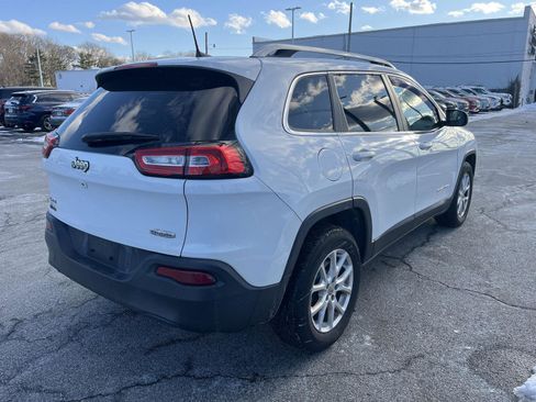 Used 2017 Jeep Cherokee Latitude w/ Cold Weather Group image 2
