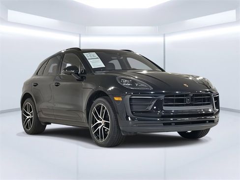 Certified 2025 Porsche Macan image 9