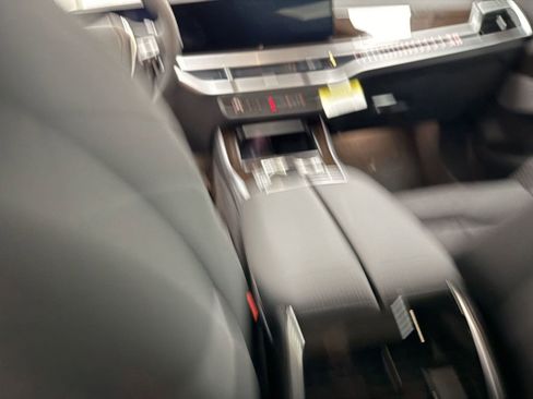 Used 2025 BMW X5 xDrive50e w/ Premium Package image 18