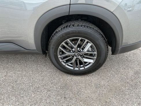 Used 2024 Nissan Rogue S image 12