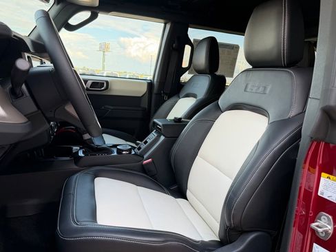 New 2026 Ford Bronco Outer Banks w/ Sasquatch Package AWD/4WD image 18