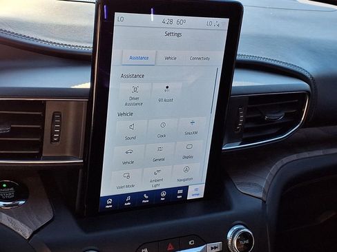 Used 2020 Ford Explorer Platinum w/ Premium Technology Package image 31