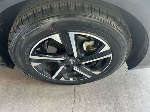 Used 2025 Nissan Sentra SV image 30