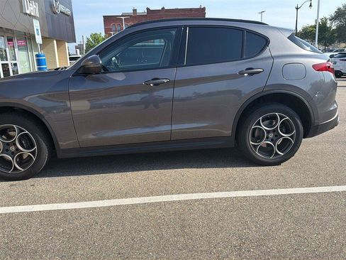 Used 2018 Alfa Romeo Stelvio Sport w/ Quick Order Package 22J Sport AWD/4WD image 10
