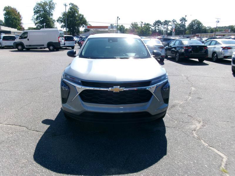 Used 2025 Chevrolet Trax LS w/ Driver Confidence Package FWD image 14