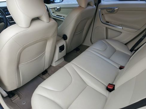 Used 2015 Volvo V60 T5 Premier image 24