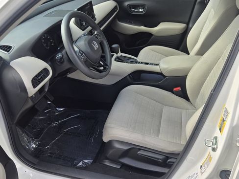 Used 2023 Honda HR-V LX image 9