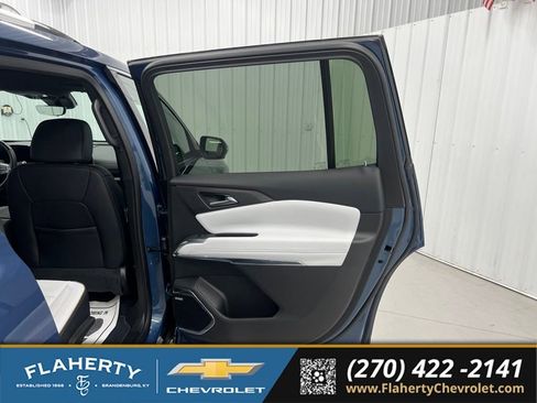 Used 2025 Chevrolet Traverse High Country FWD image 12